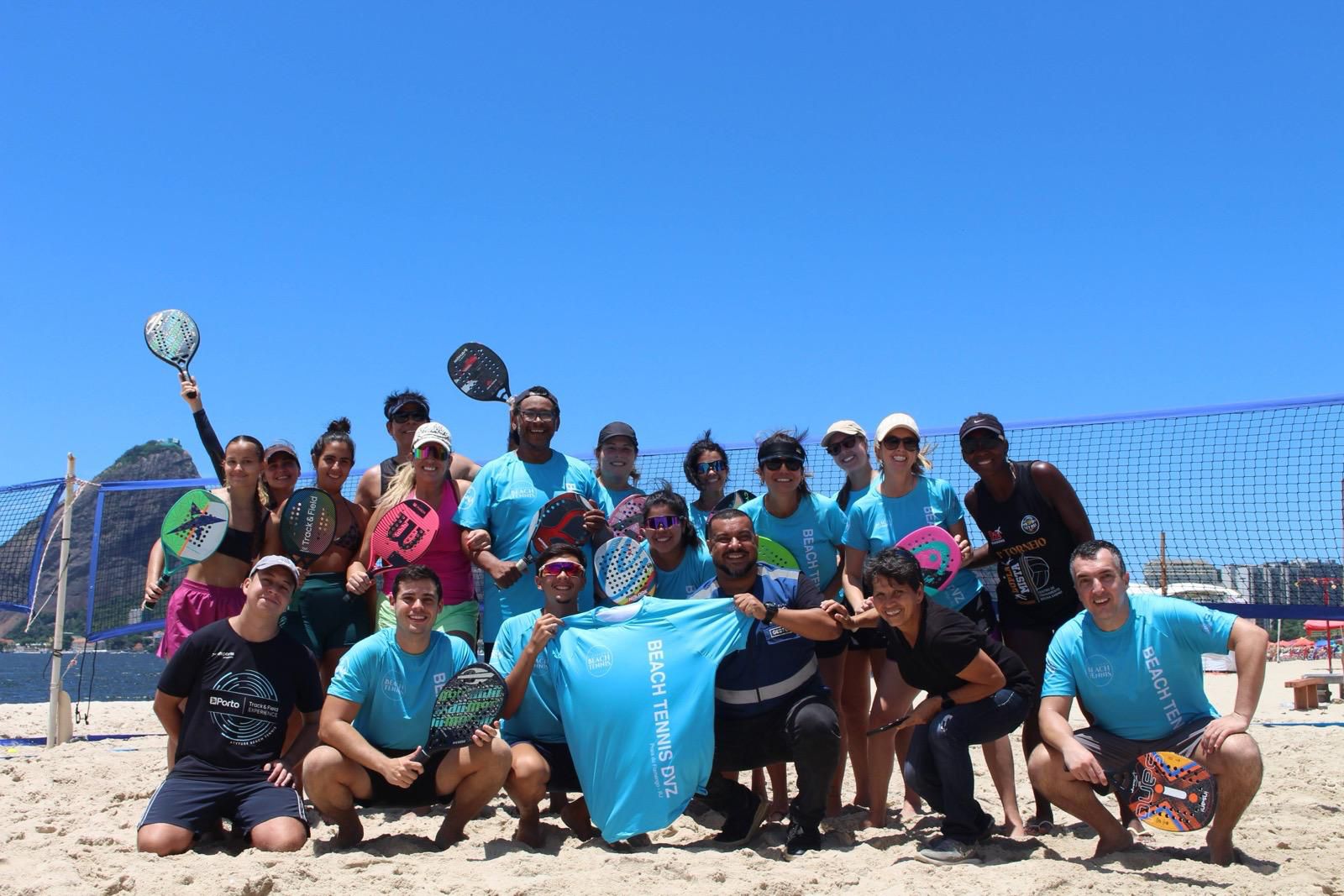 Turma de beach tennis da manhã na Praia do Flamengo